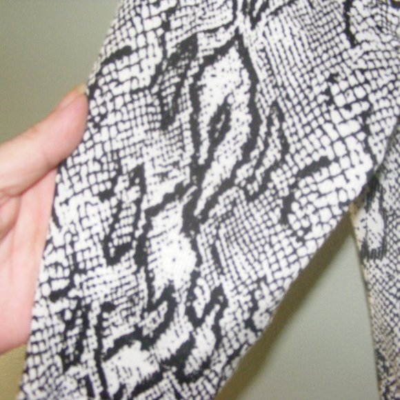 Black and White Snakeskin Print Top - Picture 11 of 14